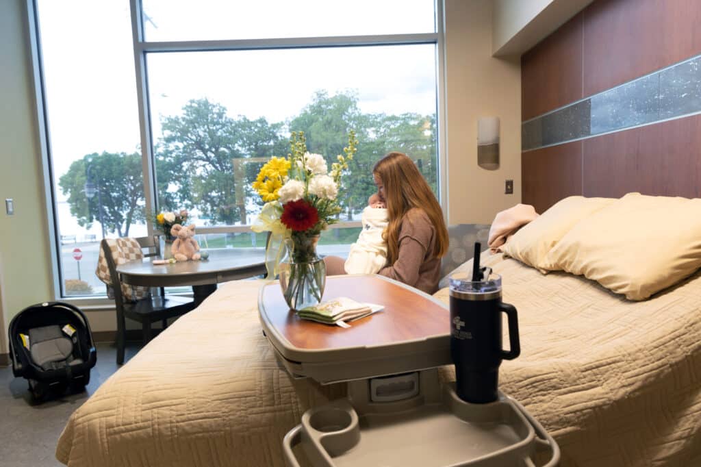 GRHS Postpartum Suite 7 cheery hospital room